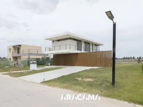 Casa en Venta en Tristan Suarez, USD 295.000