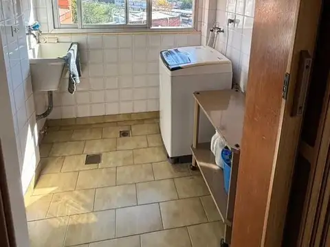 Departamento en venta - 4 Dormitorios 2 Baños - Castelar