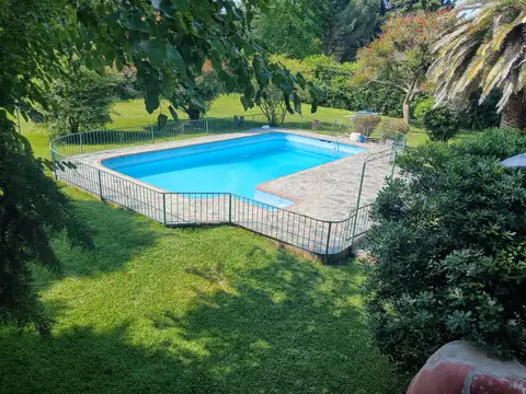 HERMOSA CASAQUINTA SOBRE LOTE DE 3200 M2! 4 DORMITORIOS