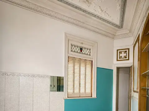 Casa 8 ambientes con 3 baños