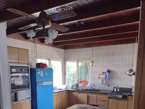 Casa en Venta con 4 cocheras