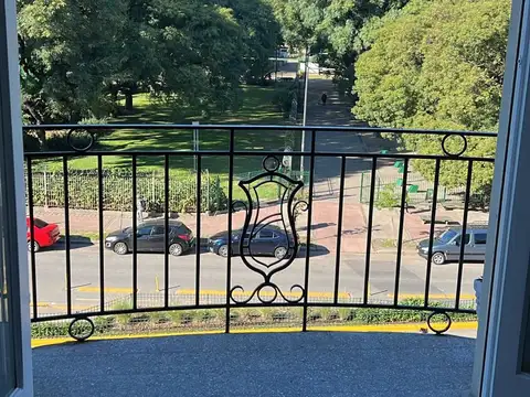 Venta departamento 3 amb. frente al Parque Centenario