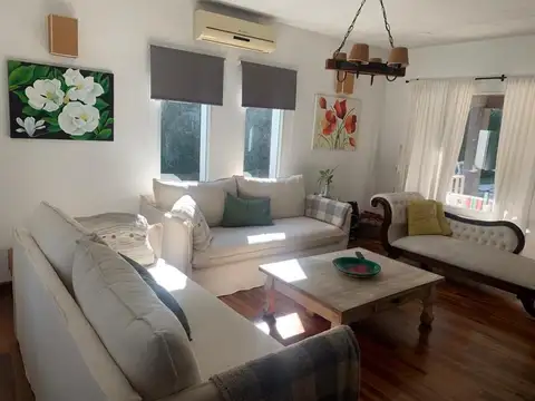 MUY LINDA CASA EN LA PEREGRINA