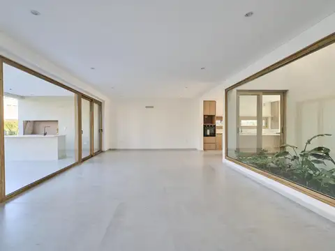 Casa 5 ambientes con 4 baños