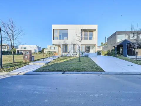 EN VENTA, CASA A ESTRENAR 4 SUITES, PILETA SOLARIUM. CARPINCHOS, NORDELTA.