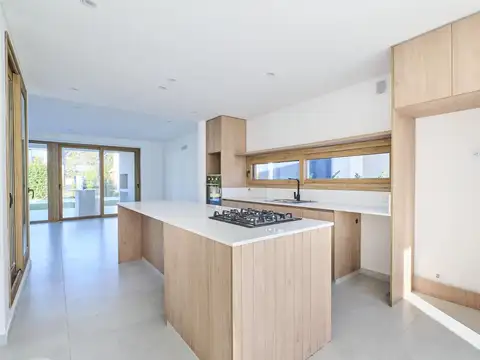 EN VENTA, CASA A ESTRENAR 4 SUITES, PILETA SOLARIUM. CARPINCHOS, NORDELTA.