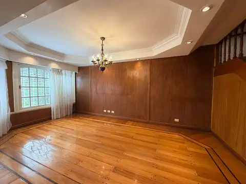 Casa 5 ambientes con 4 baños