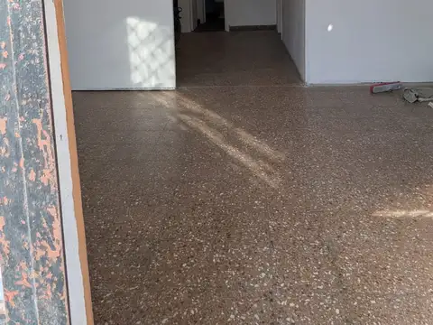 Local en Alquiler en Parque Chacabuco, $ 500.000