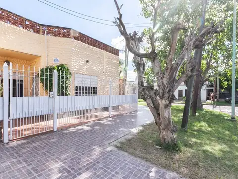 CASA 3 DORM C/QUINCHO/COCHERA,TERRAZA,PATIO LOMAS