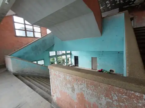 Edicio 4200m2 p/reciclar Santa Cruz y Caseros Distrito Tecno