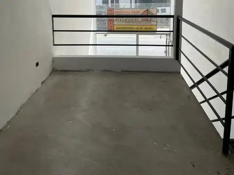 Local 50m2 s/3,50x10 Doble altura c/Entre Piso a ESTRENAR