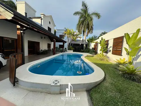 Casa 10 ambientes con 4 baños