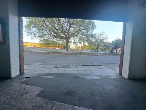 Local en Alquiler en Lomas del Mirador, $ 750.000