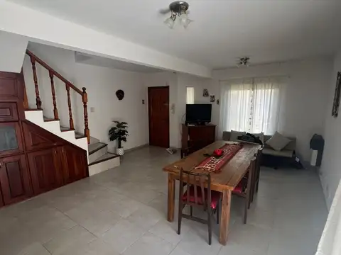 Depto Tipo Casa 4 ambientes con 2 baños