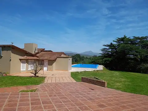 Casa en Venta con 3 cocheras