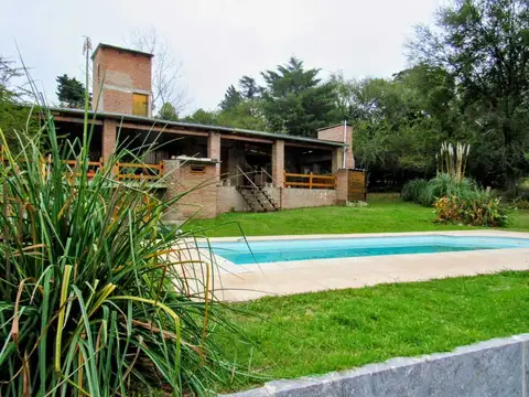 Casa en Venta con 2 cocheras