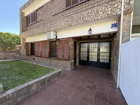 J. M. Estrada  al 300