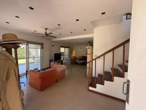 Casa 5 ambientes con 3 baños