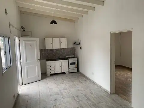 Depto Tipo Casa en Alquiler en Lanus Oeste, $ 580.000