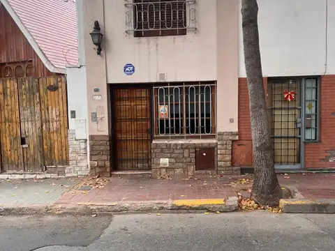 Alquiler casa tipo duplex dos dormitorios y patio