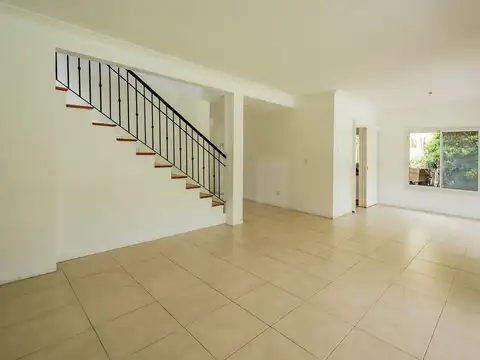 Casa 6 ambientes con 4 baños