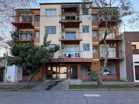 VENTA depto 2 ambientes BERNAL