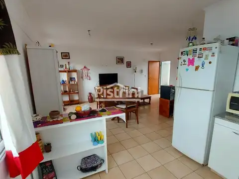 Amplio departamento con balcón terraza