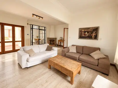 Casa tipo PH 3 dormitorios y cochera en venta en La Plata