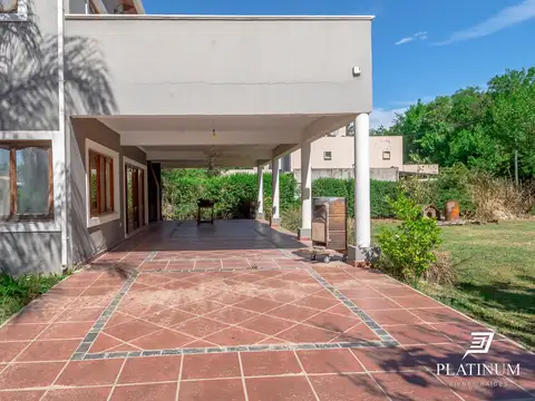 Casa en Venta con 2 cocheras