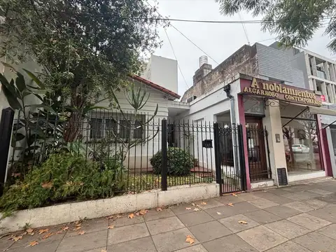 Chalet 3 ambientes con local.-