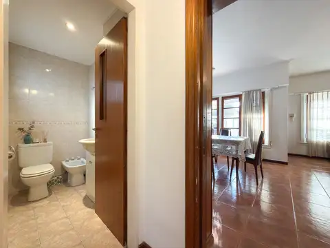 Casa Semicentrica, 5 dormitorios, Quincho y Pileta