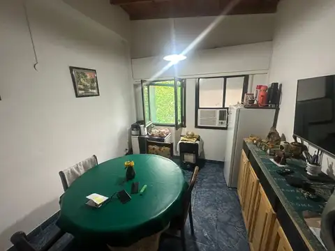 CASA DIVIDIDA EN 4 DTOS3 DE 3 AMB, 1 MON CON RENTA