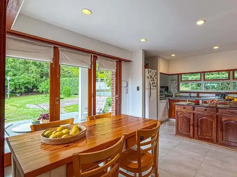VENTA CASA 5 AMBIENTES PARQUE Y PISCINA SIERRAS