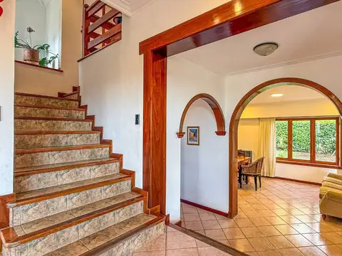 Casa en Venta con 3 cocheras