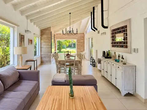 Casa de 6 ambientes con pileta en venta