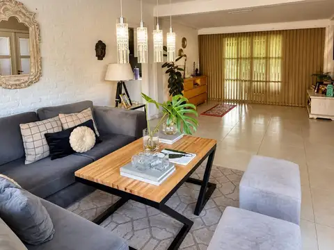 Boulevard dupuy al 6000 , Echeverria del lago