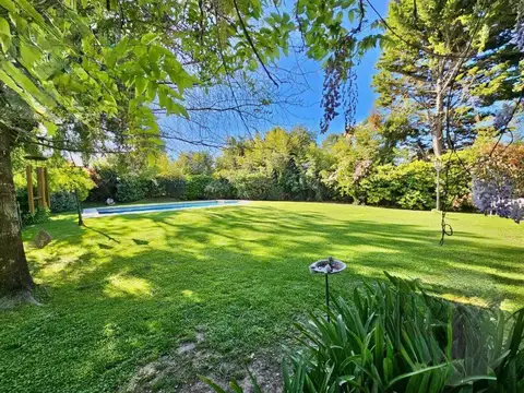 Casa de 6 ambientes con pileta en venta