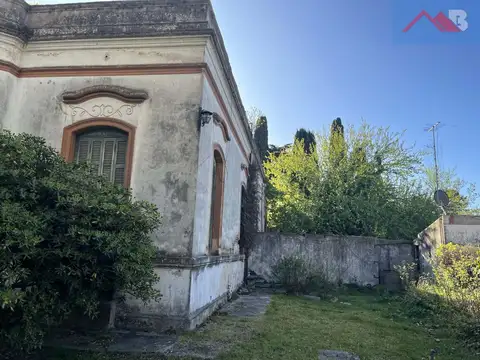 Adrogue excelente fracción/casona de estilo en la mejor zona