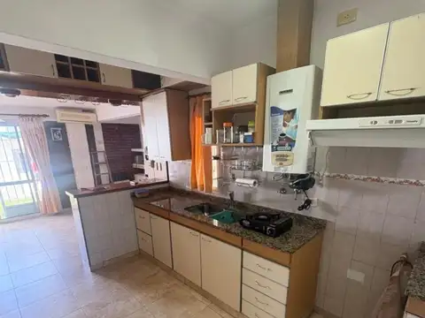 Casa 3 ambientes con 2 baños