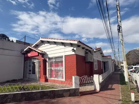 ¡HERMOSA esquina en el corazón de Fisherton! APTA CREDITO!