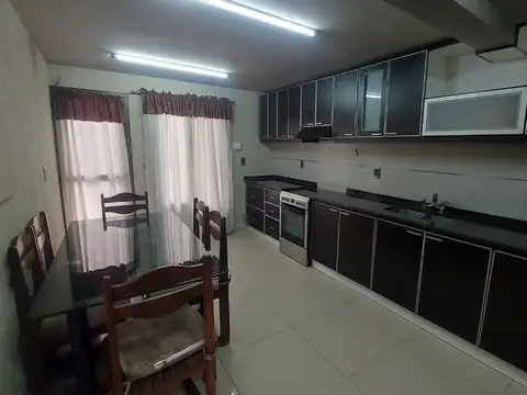 Casa en Venta con 6 cocheras