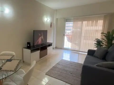 Departamento en Venta 2 ambientes con dependencia y Balcon. Zona Plaza Colón