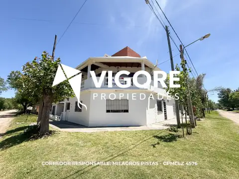 Casa + 3 departamentos en venta con cochera en San Clemente del Tuyu