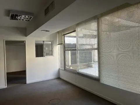 Oficina en Alquiler con 1 cochera