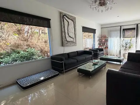 Casa en Venta con 6 cocheras