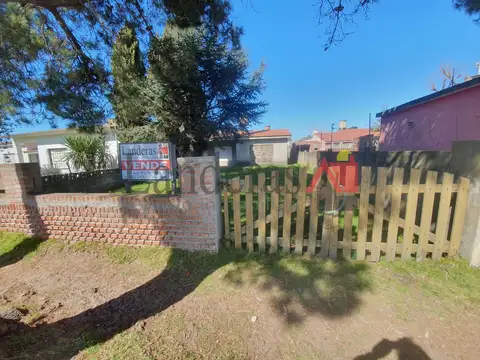 Amplia Casa 3 amb. - Excelente ubicación - Todos los Servicios 