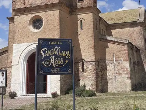Casa en Alquiler con 1 cochera