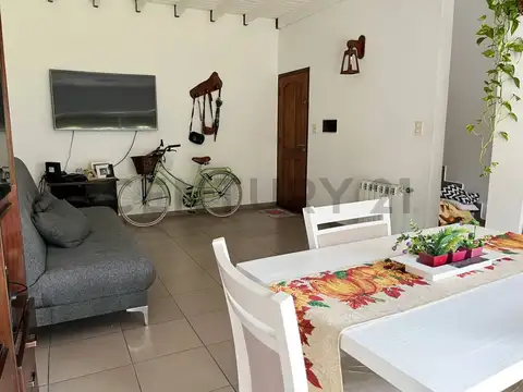 13 entre 518 y 519. Duplex-Casa con cochera en Venta. Ringuelet.