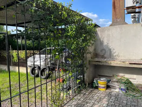 13 entre 518 y 519. Duplex-Casa con cochera en Venta. Ringuelet.