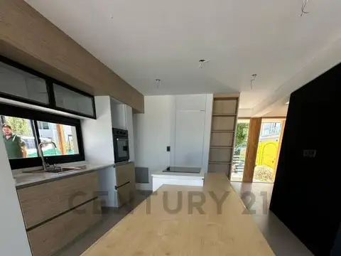 Venta Casa Barrio Cerrado Pilar Lagoon 4 amb con jardin y piscina, super moderna y con detalles de c